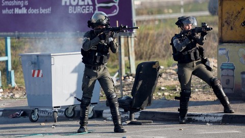 Setidaknya 9 warga Palestina tewas ditembak tentara Israel dalam penggeledahan di Tepi Barat yang disebut-sebut paling mematikan dalam beberapa tahun ini, Kamis 26 Januari 2023 (Reuters/Ammar Awad)