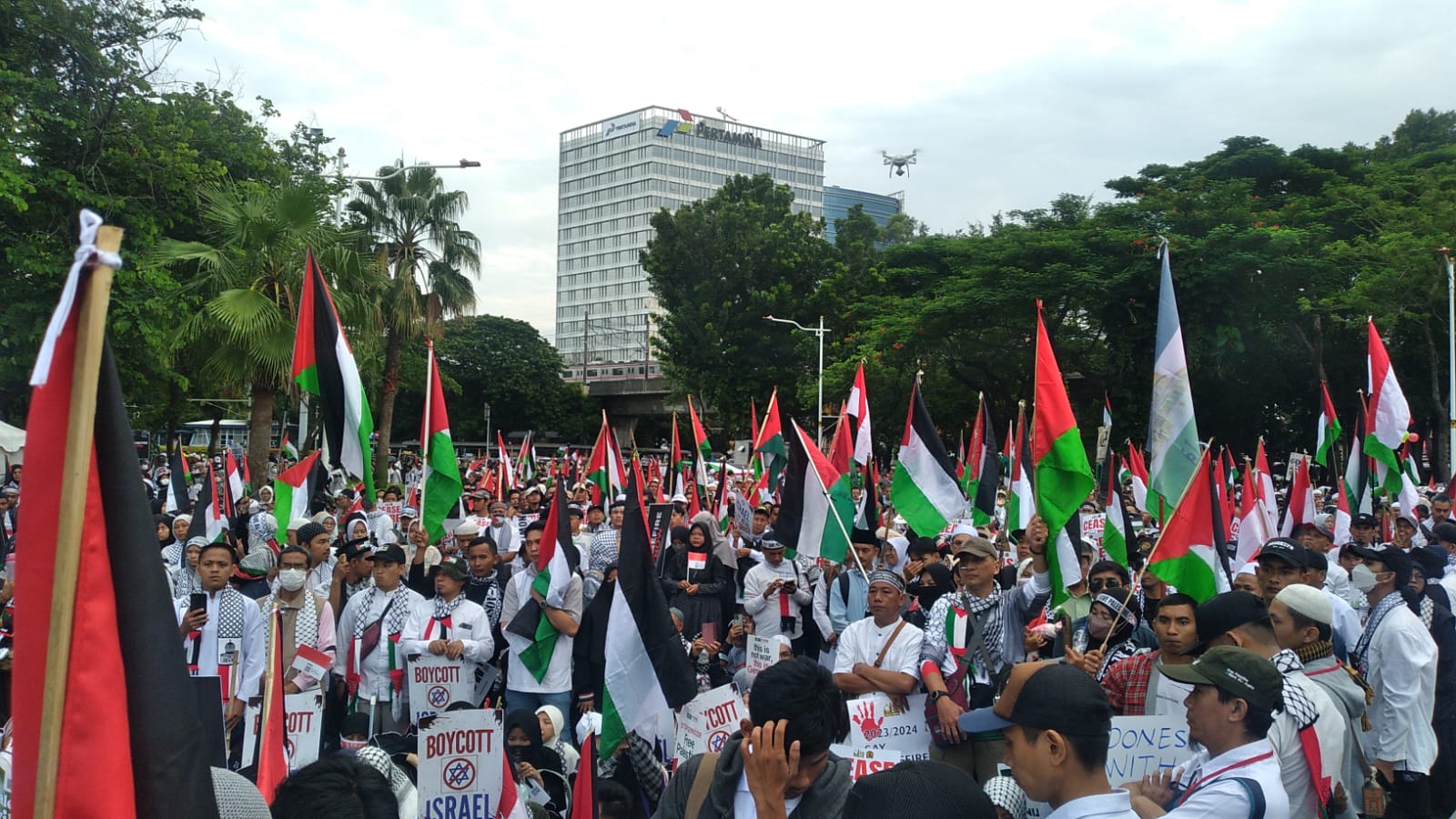 Ribuan Orang Padati Kawasan Kedubes AS, Tuntut Gencatan Senjata Permanen di Gaza