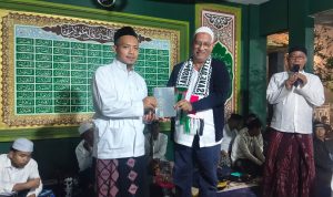 Di Tengah Dzikir dan Sholawat Bela Palestina, Radio Silaturahim Kembali Salurkan Wakaf Al-Qur’an