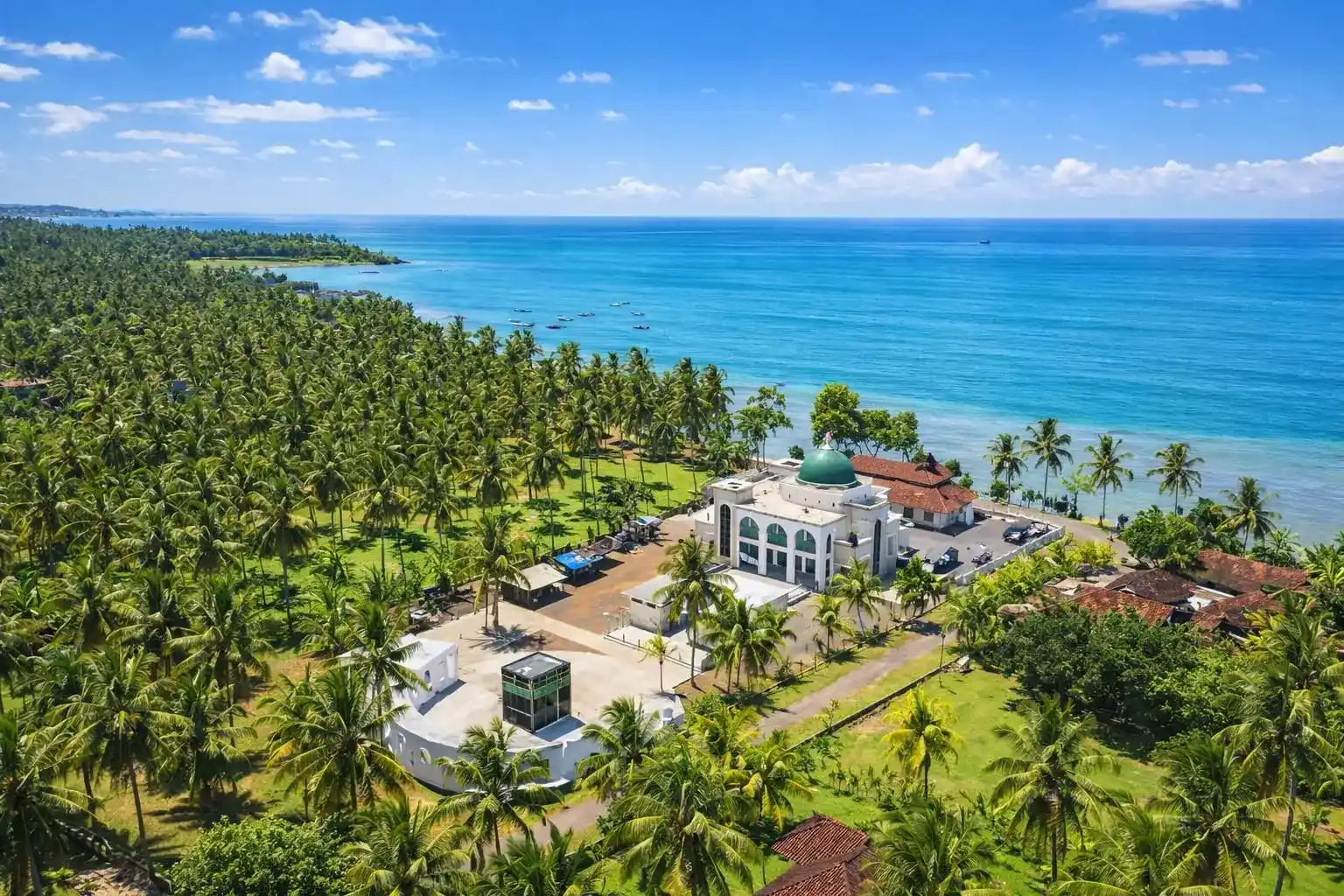 Masjid Pantai Bali Jadi Simbol Harmoni dan Wisata Religi di Tengah Keberagaman